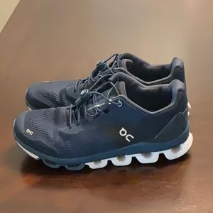 Men’s size 10 Cloudtech Helion On Athletic Shoes